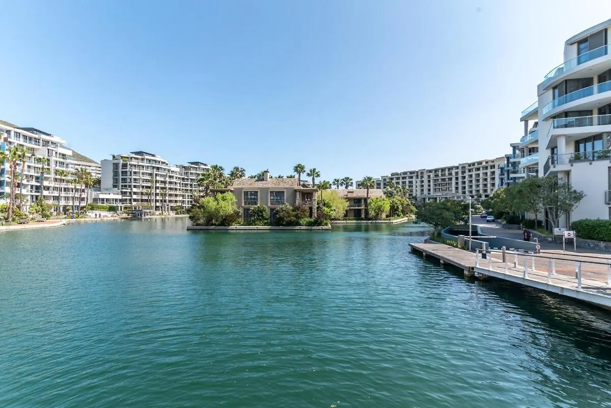 Apartment Ferienwohnung Marina Views Stylish 2Br W Private Deck Kapstadt